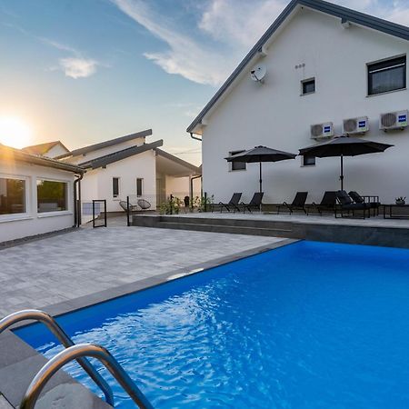 סלוניי Apartments & Room Forest מראה חיצוני תמונה