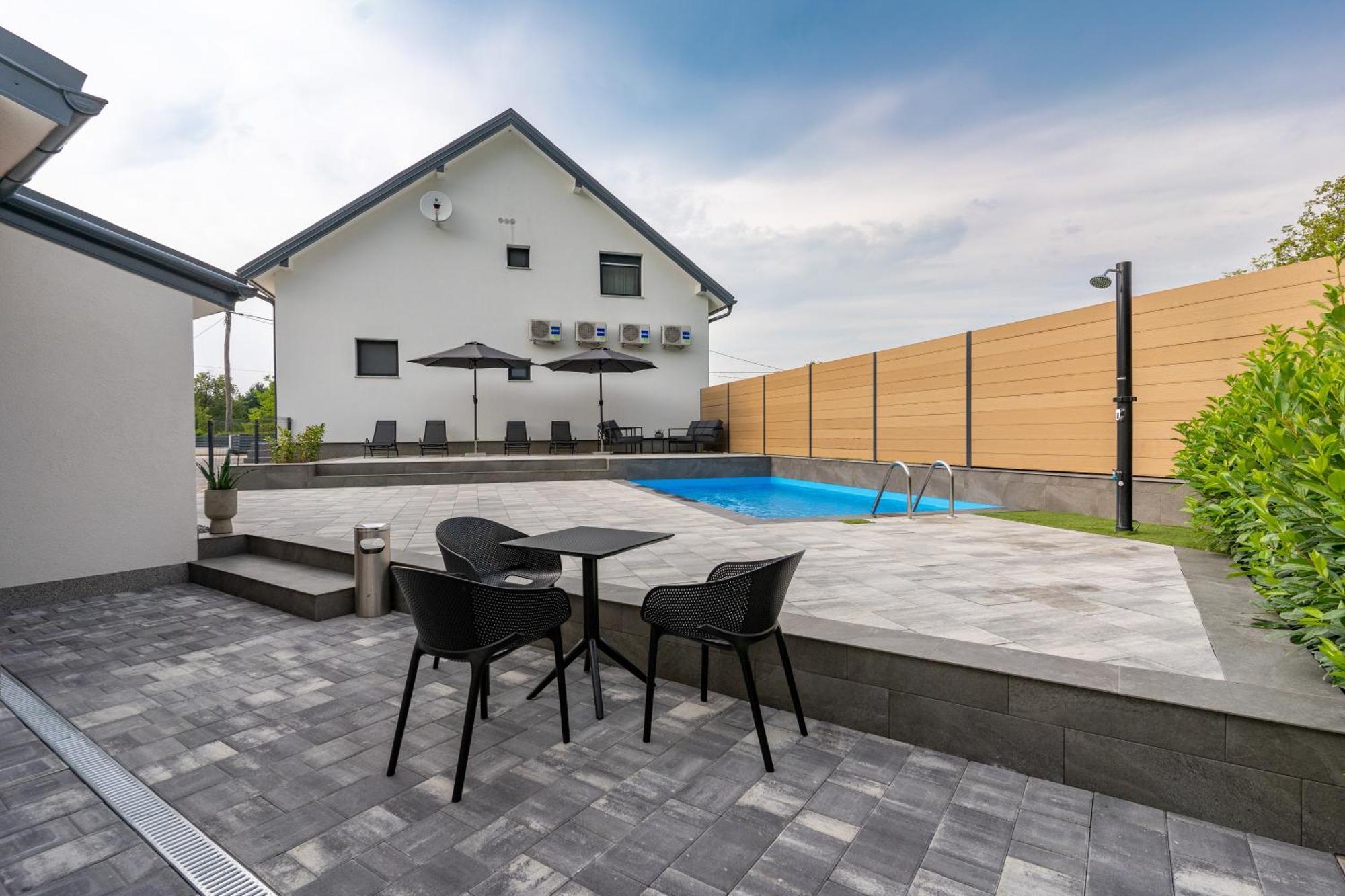 סלוניי Apartments & Room Forest מראה חיצוני תמונה